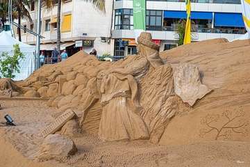 El famoso belén de arena de Las Canteras, icono de la Navidad grancanaria/Antonio Rico.